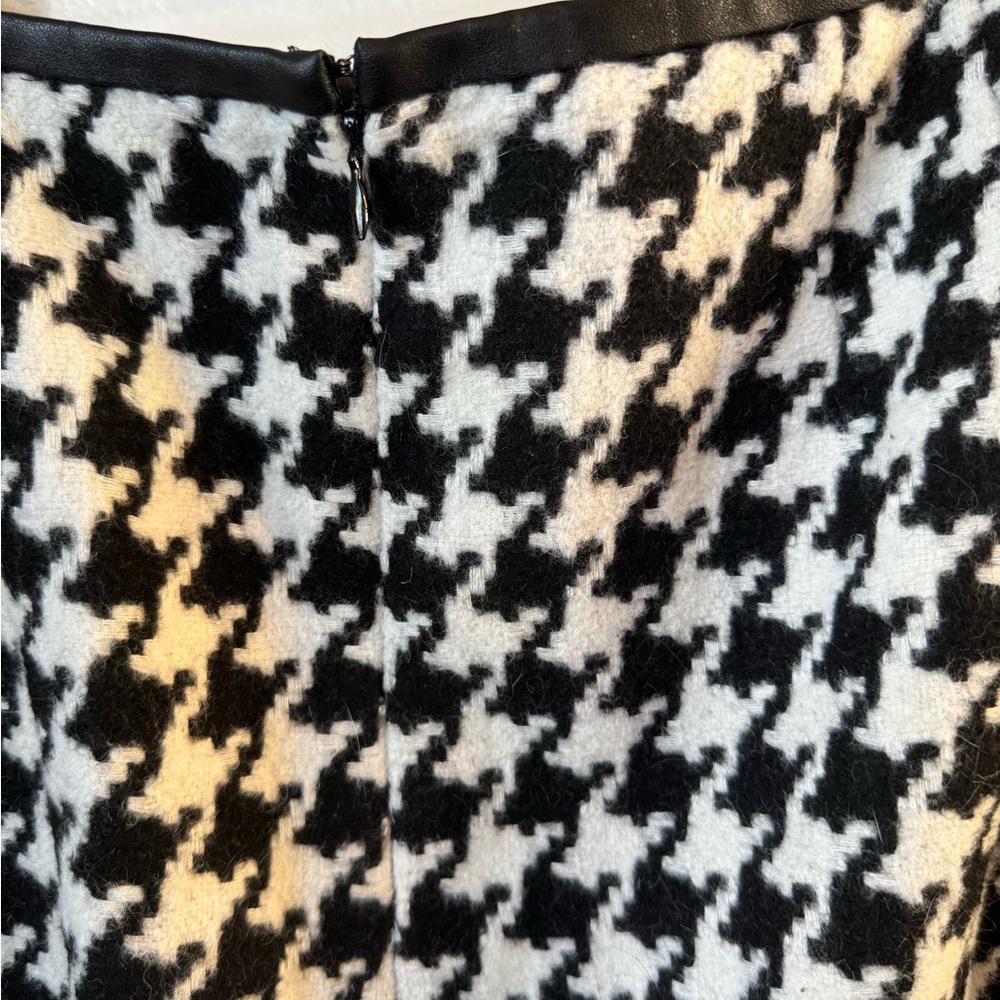 Talbots Classic Black and White Houndstooth Skirt - Picture 2 of 7
